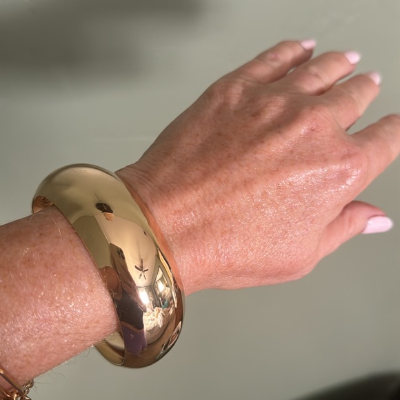 Gold Bangle Bracelet - Picture 6 of 7